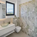 Willa Pavuza Luxury 4-bedroom Seaview