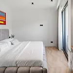 Pavuza Luxury 4-bedroom Seaview *
