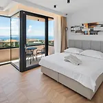 Pavuza Luxury 4-bedroom Seaview