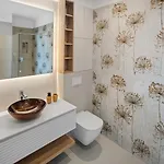 Pavuza Luxury 4-bedroom Seaview *