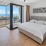 Pavuza Luxury 4-bedroom Seaview Willa Podstrana