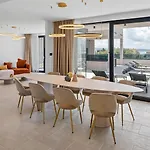 Willa Pavuza Luxury 4-bedroom Seaview *