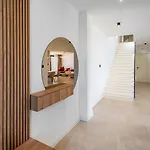 Pavuza Luxury 4-bedroom Seaview Willa