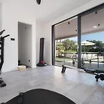 Pavuza Luxury 4-bedroom Seaview Podstrana