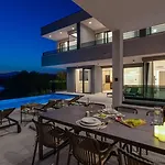 Pavuza Luxury 4-bedroom Seaview * Podstrana