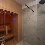 Pavuza Luxury 4-bedroom Seaview