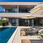 Pavuza Luxury 4-bedroom Seaview Willa