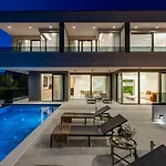 Pavuza Luxury 4-bedroom Seaview Willa *
