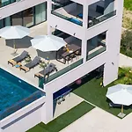 Pavuza Luxury 4-bedroom Seaview