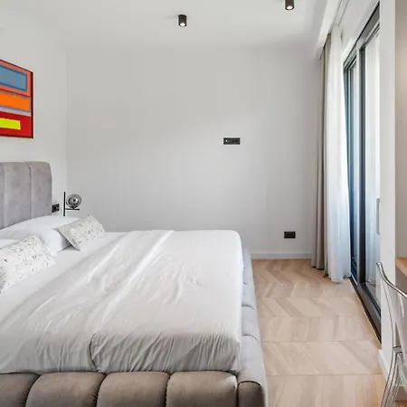 Pavuza Luxury 4-bedroom Seaview *