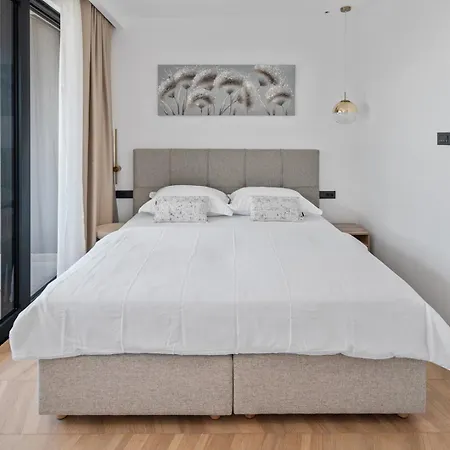 Pavuza Luxury 4-bedroom Seaview بودْسْتغانا