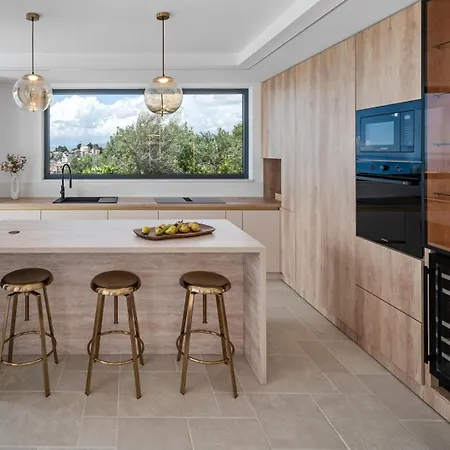 New! Pavuza - Luxury 4-bedroom Seaview