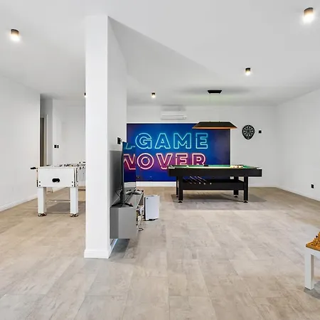 Pavuza Luxury 4-bedroom Seaview Vila Podstrana