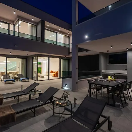 Villa New! Pavuza - Luxury 4-bedroom Seaview *