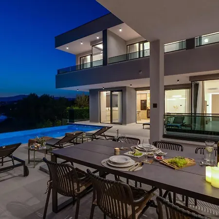 Pavuza Luxury 4-bedroom Seaview * بودْسْتغانا
