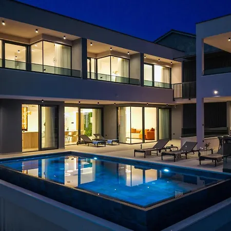 New! Pavuza - Luxury 4-bedroom Seaview * Podstrana