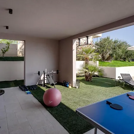 New! Pavuza - Luxury 4-bedroom Seaview Villa