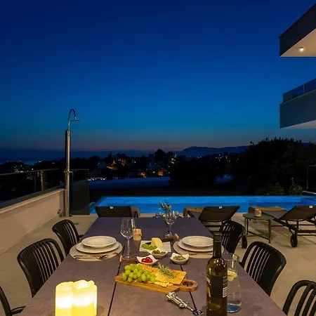 فيلة Pavuza Luxury 4-bedroom Seaview *