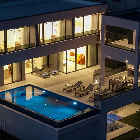 New! Pavuza - Luxury 4-bedroom Seaview Villa Podstrana