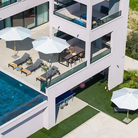 Pavuza Luxury 4-bedroom Seaview