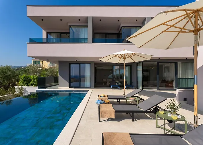 Pavuza Luxury 4-bedroom Seaview Vila