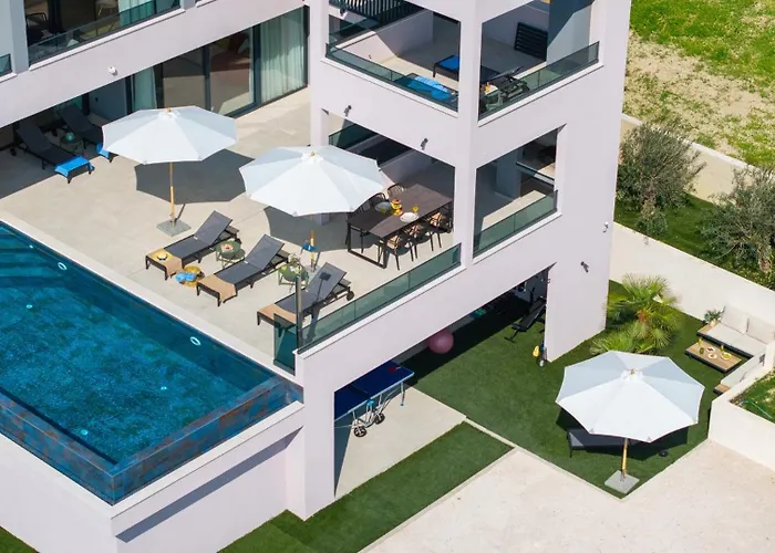 Pavuza Luxury 4-bedroom Seaview